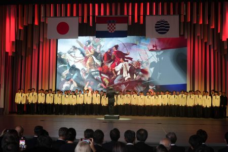 【万博】歌がつなぐ百年の絆 関西学院グリークラブ、クロアチアナショナルデーに出演 | 関西学院大学新聞