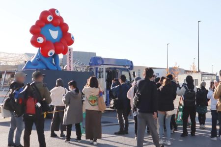 万博の「ミャクミャク」モニュメントが移設　セレモニーは抽選倍率167倍（みんなの経済新聞ネットワーク） - Yahoo!ニュース