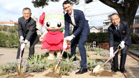 大阪・関西万博のバラが福山へ　在大阪英国総領事館が寄贈「日英友好の架け橋になる」 | 中国新聞デジタル