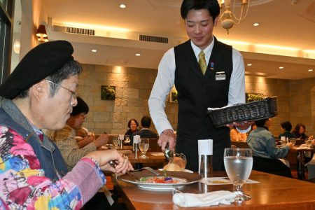 大阪・関西万博での提供メニュー味わって　鈴木学園生、来場客に振る舞う　静岡市葵区｜静岡新聞DIGITAL 静岡県のニュース