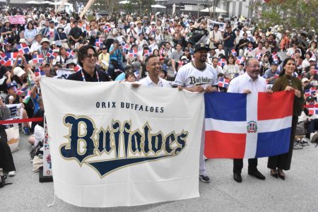【プレイバック大阪・関西万博】オリックス・ペルドモ投手がドミニカ共和国に来場し、“ミニ野球”でファンと交流 - Qoly-Sports＆the Style