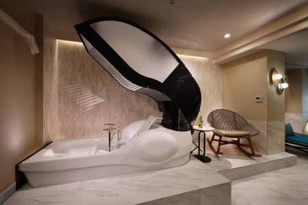 大阪・関西万博で話題集めた「人間洗濯機」がミナミのホテルに 「道頓堀クリスタルホテルⅢ」で12月10日より国内最速で稼働開始 「洗う・癒す・体験する」新感覚リラクゼーション　ホテルでエンタメ体験を – OSAKA STYLE