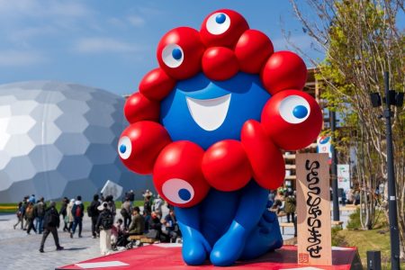 かわいすぎるミャクミャクの「クリスマスツリー」が話題　「しっくりくる笑」「センスありますね」（LIMO） - Yahoo!ニュース