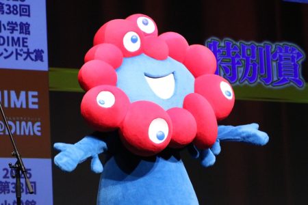 ミャクミャク 丁寧にお辞儀＆会場に手を振り喜び!大阪・関西万博が特別賞受賞でキュートな動きで登場 「ミャクけつ」も話題に【2025 小学館DIMEトレンド大賞】（めざましmedia） - Yahoo!ニュース