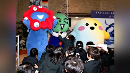 大阪万博:万博関西パビリオン「県ゾーン」再現、初公開のオブジェやドイツ館のソファも…ミャクミャクやサーキュラーも訪れた「レガシー展」県庁で開催中 : 読売新聞