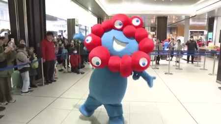 「ミャクミャク」が広島駅に登場！　大阪・関西万博の閉幕後も人気続く（テレビ新広島） - Yahoo!ニュース