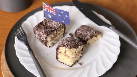 【アフター万博】人気ナンバーワンスイーツ「ラミントン」を監修店で買ってきました。売り切れの時間は？（チョコレート大事典ケイ） - エキスパート - Yahoo!ニュース