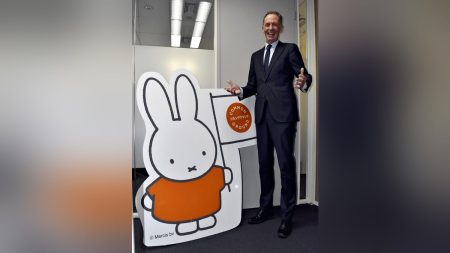 大阪：駐大阪オランダ総領事「開幕初日すでに大成功」　：地域ニュース : 読売新聞