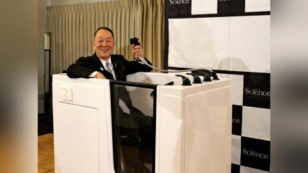 万博に出展された「ミライ人間洗濯機」の高齢者施設向けモデルが報道陣に公開…製品や技術の実用化進む : 読売新聞