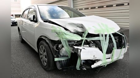 覆面パトカーと軽乗用車衝突、捜査終えて署に戻る途中で : 読売新聞