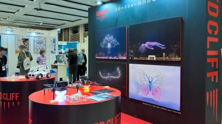 大阪・関西万博で注目されたレッドクリフ、昼間のドローンショーを可能にする新手法を公開 - ドローンジャーナル