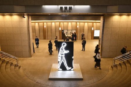 大阪・関西万博で展示されたジュリアン・オピーの《People 14.》、GMOインターネットTOWERに移設（美術手帖） - Yahoo!ニュース