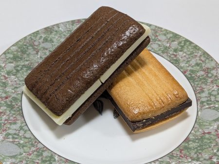 リピーター続出！「待ってました！」 SNSで大バズリ中の無印良品『極厚チョコサンド』が今年も登場 | ラジトピ ラジオ関西トピックス