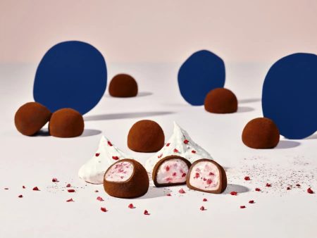 関西初登場「スノーボール 赤」！ SNOWS冬限定スイーツ 高島屋大阪店に | ラジトピ ラジオ関西トピックス