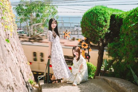 【神戸スキップ坂】海と電車が交差する坂 垂水区「しおみ坂」 #すべきみ 尾上美月＆来栖みうと散策 | ラジトピ ラジオ関西トピックス