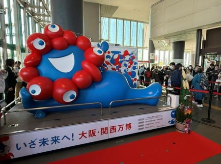 ミャクミャク像、大阪市役所から移設　「ウェルカムセレモニー」開催（朝日新聞） - Yahoo!ニュース