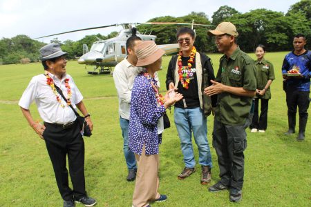 万博おばあちゃん　インドネシア館「ヨヤクナシボーイズ」と再会　SNSで大バズりの背景を実感（日刊スポーツ） - Yahoo!ニュース