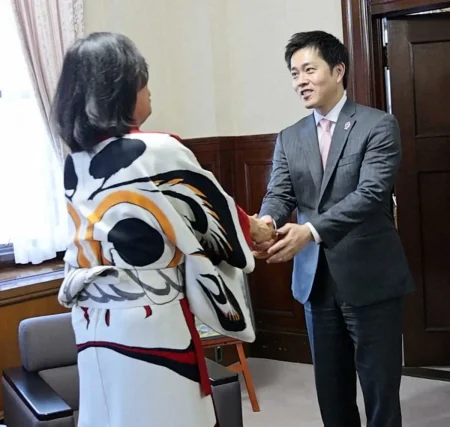 吉村知事「盆踊りの連立です」大阪の原風景を夢洲で…河内家菊水丸と大阪・関西万博を振り返る - スポニチ Sponichi Annex 芸能