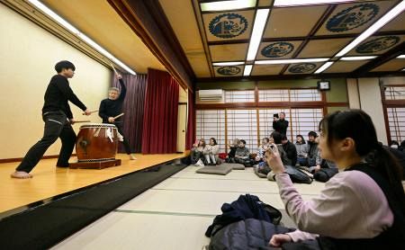 輪島の伝統芸能、力強く打ち初め　「御陣乗太鼓」能登地震被災でも：東京新聞デジタル