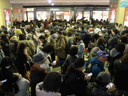 あべのハルカス近鉄本店の初売りに2400人が列　万博ショップも人気 - あべの経済新聞