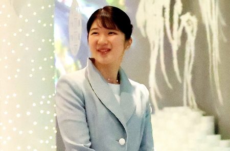 成長と品格がにじむ。愛子さまの2025年“印象に残った”ファッション５選 | キャサリン妃ほかプリンセスにみるエレガンス　英国のロイヤルファッション | mi-mollet（ミモレ） | 明日の私へ、小さな一歩！（1/4）