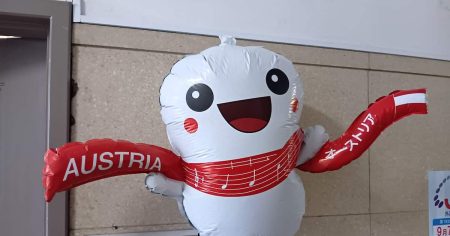 琵琶湖と「うり二つ」がつないだ縁　万博オーストリア館のオブジェを滋賀県に寄贈　万博レガシーここにあり - 産経ニュース