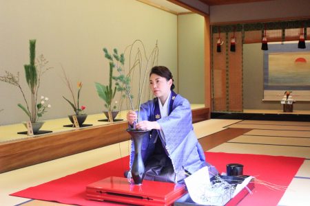 華道家元・池坊「初生け式」大阪・関西万博のレガシーと世界に思い“馳せて” 次期家元・池坊専好さん | ラジトピ ラジオ関西トピックス