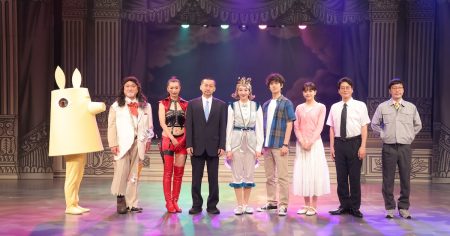 後藤ひろひとの代表作の1つ、紅ゆずる主演「姫が愛したダニ小僧」大阪で開幕（舞台写真あり） - ステージナタリー