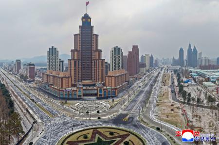 金氏、平壌のニュータウンを視察｜京都新聞デジタル　京都・滋賀のニュースサイト