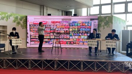 【大阪府警】１月１０日は「１１０番の日」　大阪モノレール・万博記念公園駅で適正な利用呼びかけ | MBSニュース