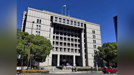 大阪 市立小中学校の電話が自動音声に、教員の負担を軽減…たびたび業務が中断 : 読売新聞