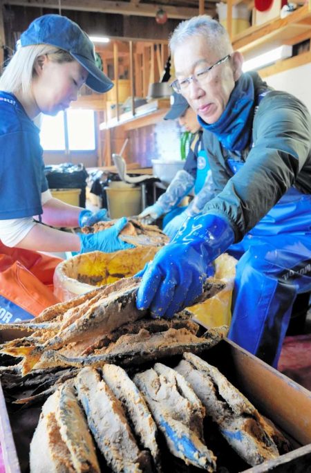 大阪・関西万博で好評…熟成「へしこ」樽上げ真っ盛り　福井県美浜町の特産「一軒一軒、味が違う」|47NEWS（よんななニュース）