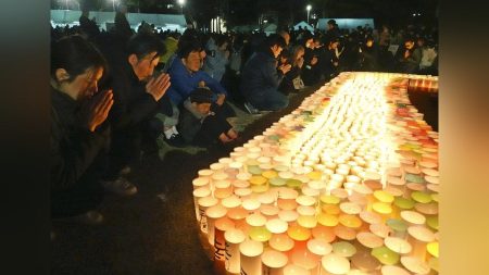 「家の下敷き になった親子の声が忘れられない」… 1.17のつどい 、 鎮魂の紙灯籠 には「 つむぐ 」の文字 : 読売新聞