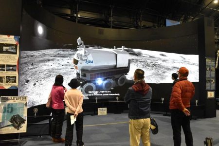 【茨城新聞】大型ビジョン、つくば移設　大阪万博、JAXA展示　月面探査、未来描く映像　茨城