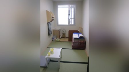 大阪拘置所 完成 単独室 面会室 : 読売新聞