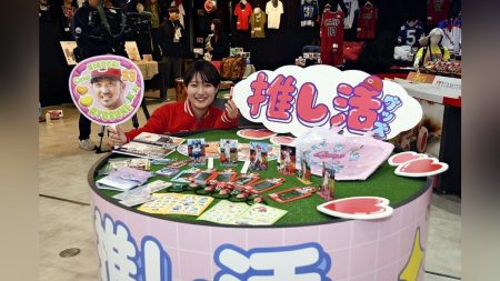 広島カープ選手ら描いた「推し活商品」にミニ四駆、黒檀製の持ち手はバットのグリップ形の高級傘の８４０点ずらり…今季球団グッズまもなく発売 : 読売新聞