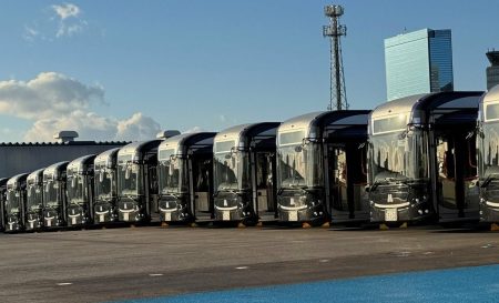 大阪・関西万博で使われた100台超のEVバスが野ざらしの“負の遺産”に　不具合だらけで元運転手は「やばいよ」 | 概要 | AERA DIGITAL（アエラデジタル）