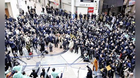 衆院選 公示 香川 ３選挙区に１０人立つ…各候補が舌戦開始 : 読売新聞