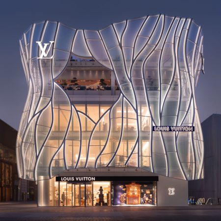 青木 淳×ルイ•ヴィトンの最新作〈ルイ•ヴィトン メゾン 三里屯〉が中国・北京に誕生 - TECTURE MAG（テクチャーマガジン） | 空間デザイン・建築メディア