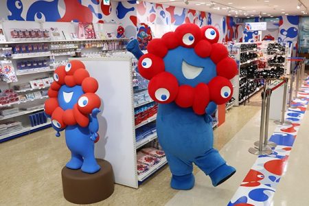 大阪・関西万博オフィシャルストアがリニューアル　「ミャクミャクふれあい広場」を併設（OSAKA STYLE）｜ｄメニューニュース（NTTドコモ）