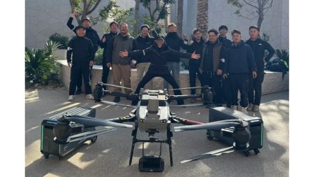 大阪・関西万博パビリオンの太陽光パネル250枚を大型ドローンで空中回収、EUREKAが2日で撤去完了 – DRONE.jp