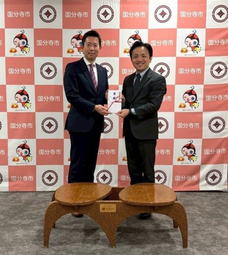 #リオン株式会社様より、国内の未利用間伐材を活用し作成され、大阪・関西万博にて使用されたベンチ... - 丸山哲平（マルヤマテッペイ） ｜ 選挙ドットコム