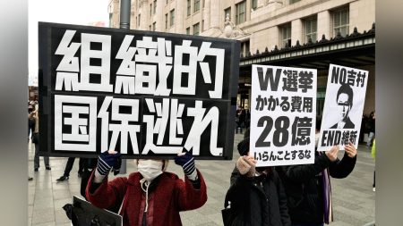 大阪府知事・大阪市長ダブル選挙で維新の街頭演説に激しい抗議活動続く、飛び交うヤジ・プラカード手に…参加者「ＳＮＳ見て来た」 : 読売新聞