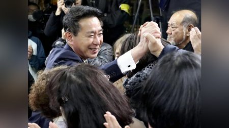 日本維新の会前議員の前原誠司さんが「厳しい戦い」を制し１２選…衆院選京都２区、「危機感を持った支持者らが役割を果たせと託してくれた」 : 読売新聞