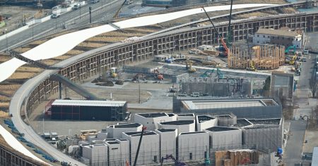 大阪万博閉幕4カ月、空から見た会場の今　解体進む大屋根リング - 日本経済新聞