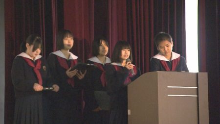 電車やバスの席を譲りやすくする「キーホルダー」開発　大分商業高校で探究学習の発表会 | 大分のニュース｜OBS NEWS｜大分放送 (1ページ)