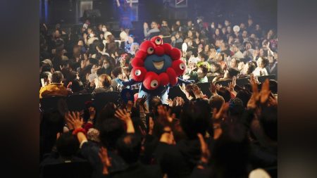 大阪万博:「ミャクミャク感謝祭」開催、１６００人が大歓声…会社員女性「おしりがかわいいと思って以来ミャクミャクに夢中」 : 読売新聞