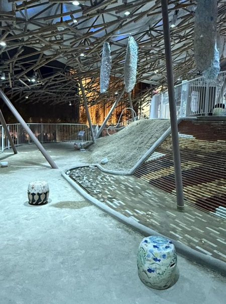 大阪・関西万博で展示の「信楽焼陶器製のいす」ふるさとに里帰り展示（京都新聞） - Yahoo!ニュース