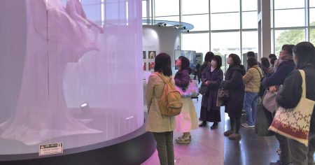 「千年後の人間の姿」間近に　万博で展示のアンドロイド、けいはんな学研都市で一般公開 - 産経ニュース