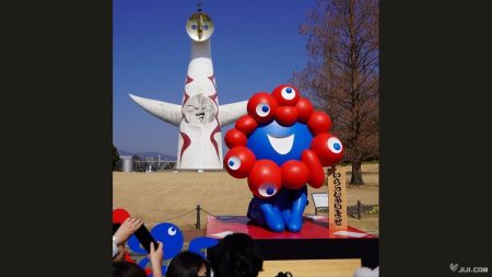 ミャクミャク、太陽の塔とコラボ　万博記念公園に像移設―大阪府：時事ドットコム